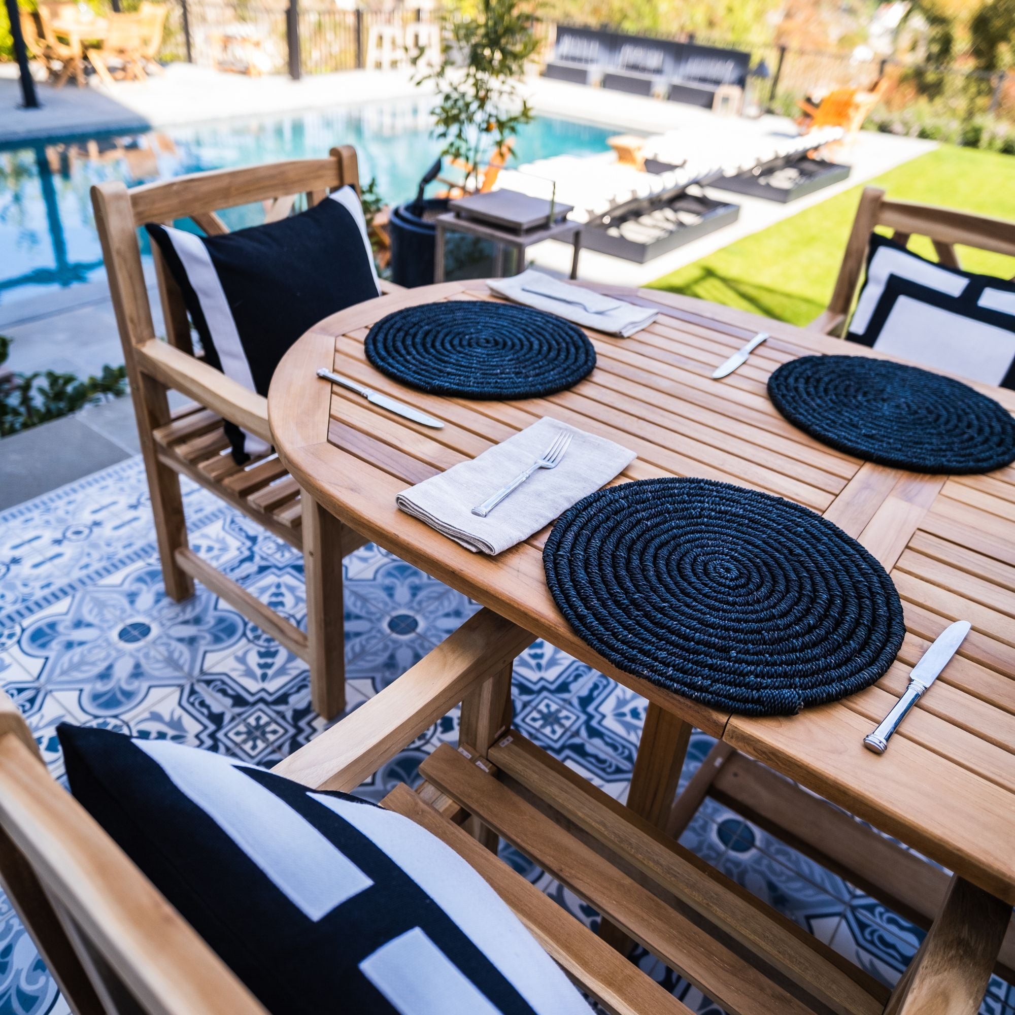 Åre Natural Teak Outdoor Patio Dining Chair with Arm Rests
