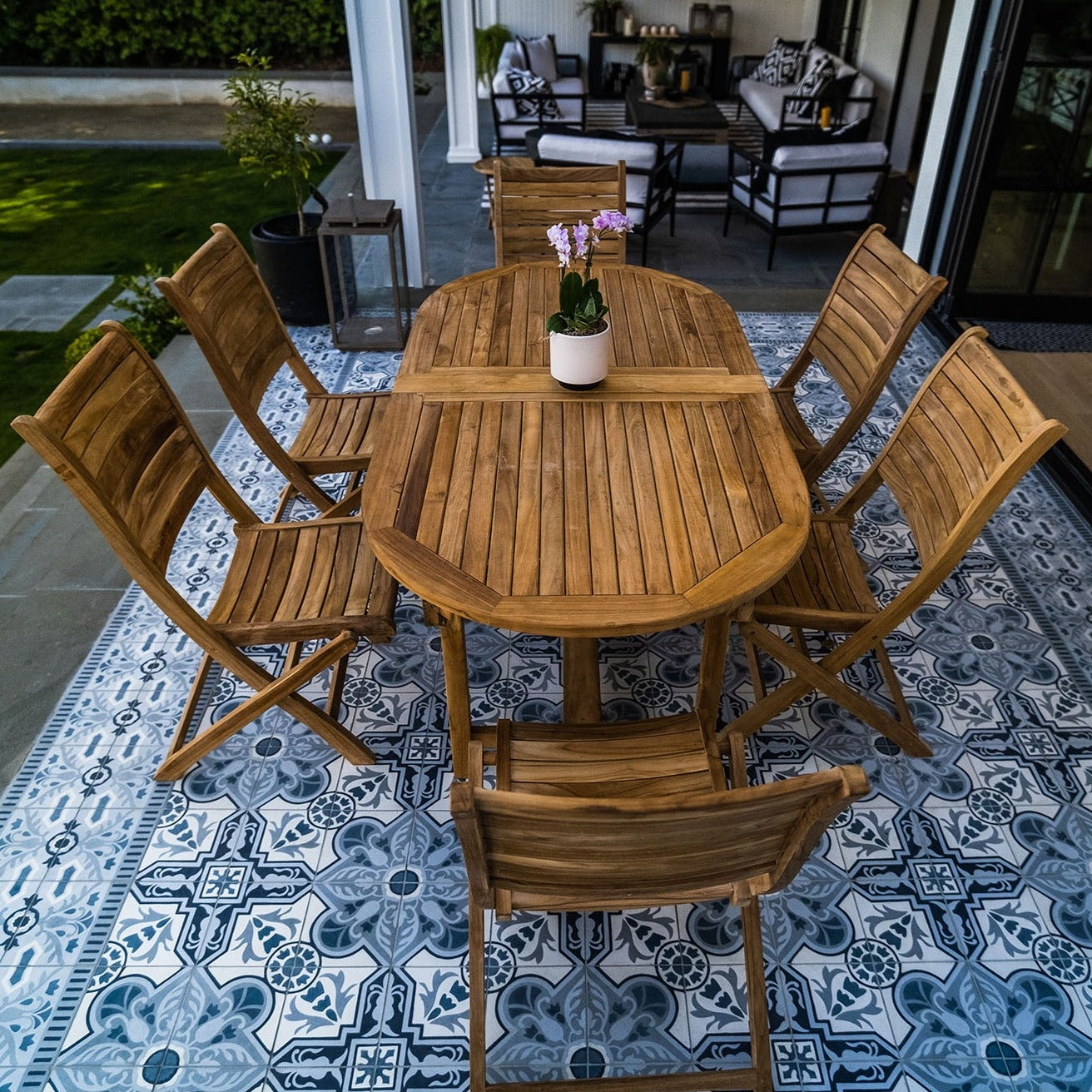 Adjustable discount patio table